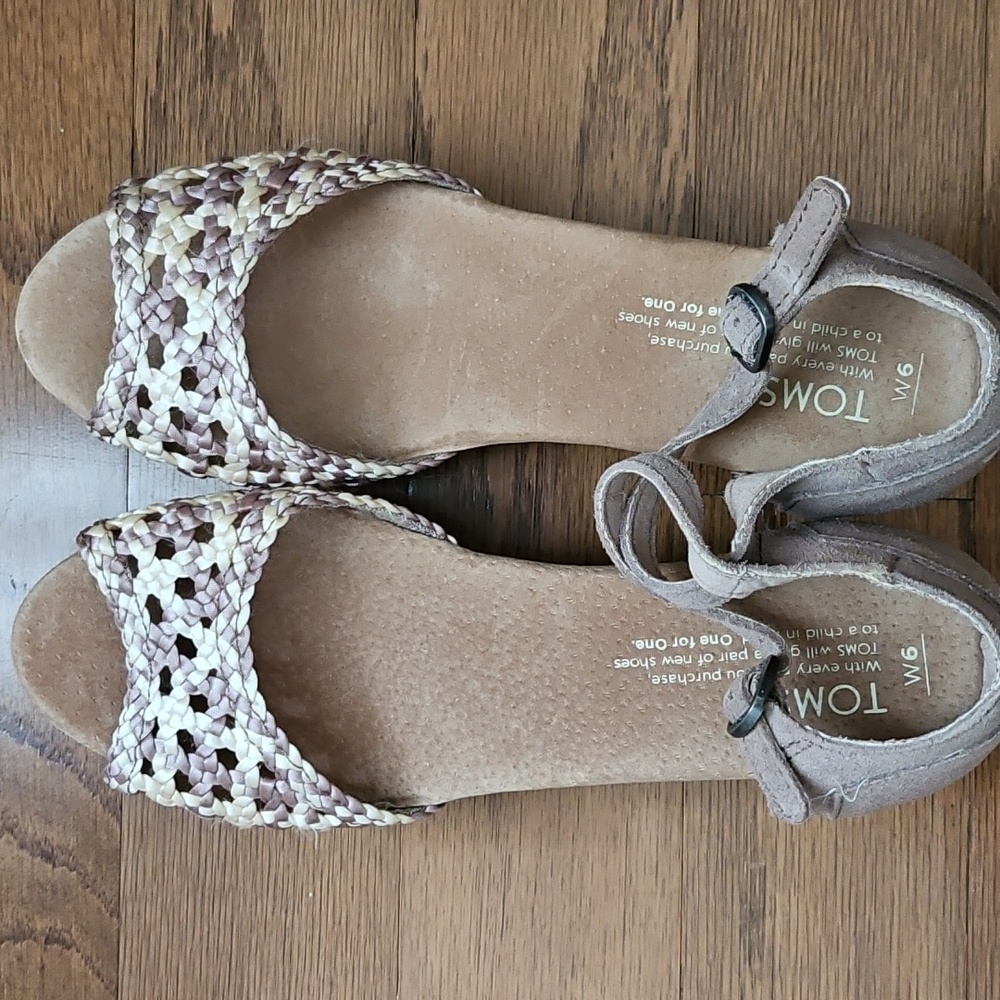 🎉HP🎉 Toms Platform Wedges - Picture 4 of 7